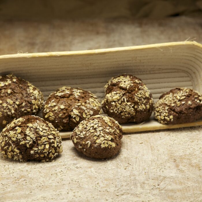 Schwarzbrotbrötchen in Form